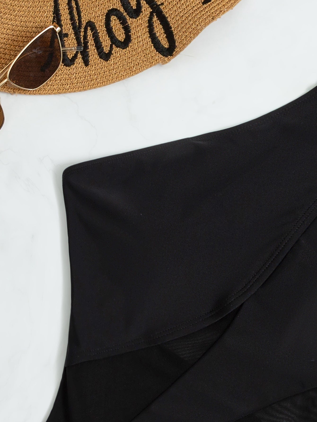Maiô Contraste – Elegância e Estilo com Cores Marcantes