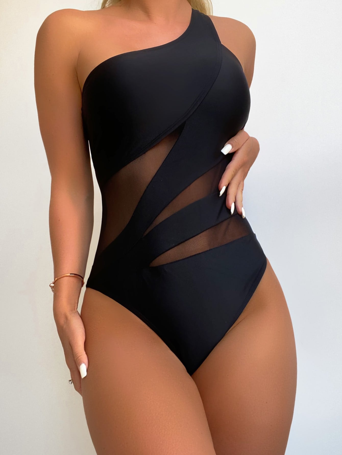 Maiô Contraste – Elegância e Estilo com Cores Marcantes