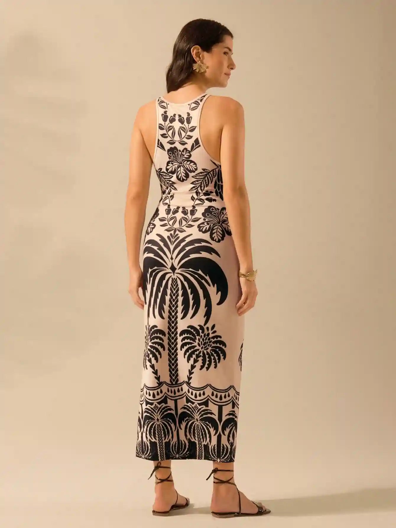 Vestido com Estampa Tropical