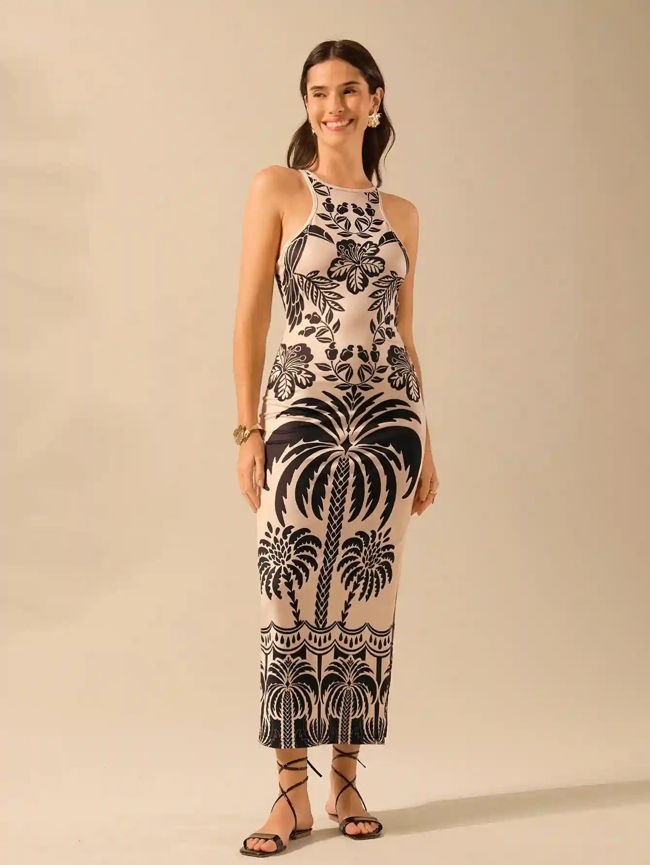 Vestido com Estampa Tropical