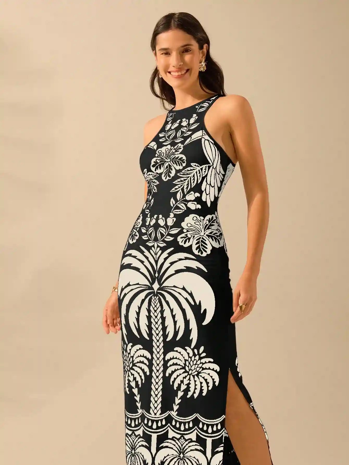 Vestido com Estampa Tropical
