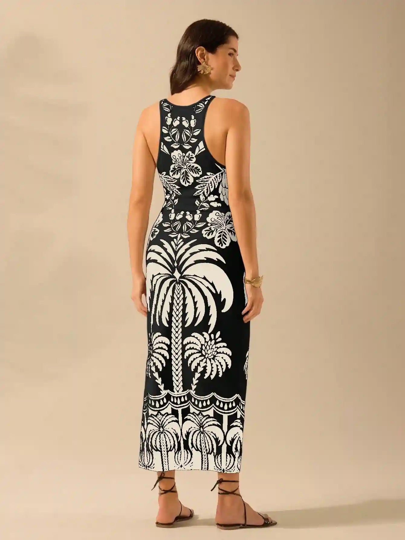 Vestido com Estampa Tropical