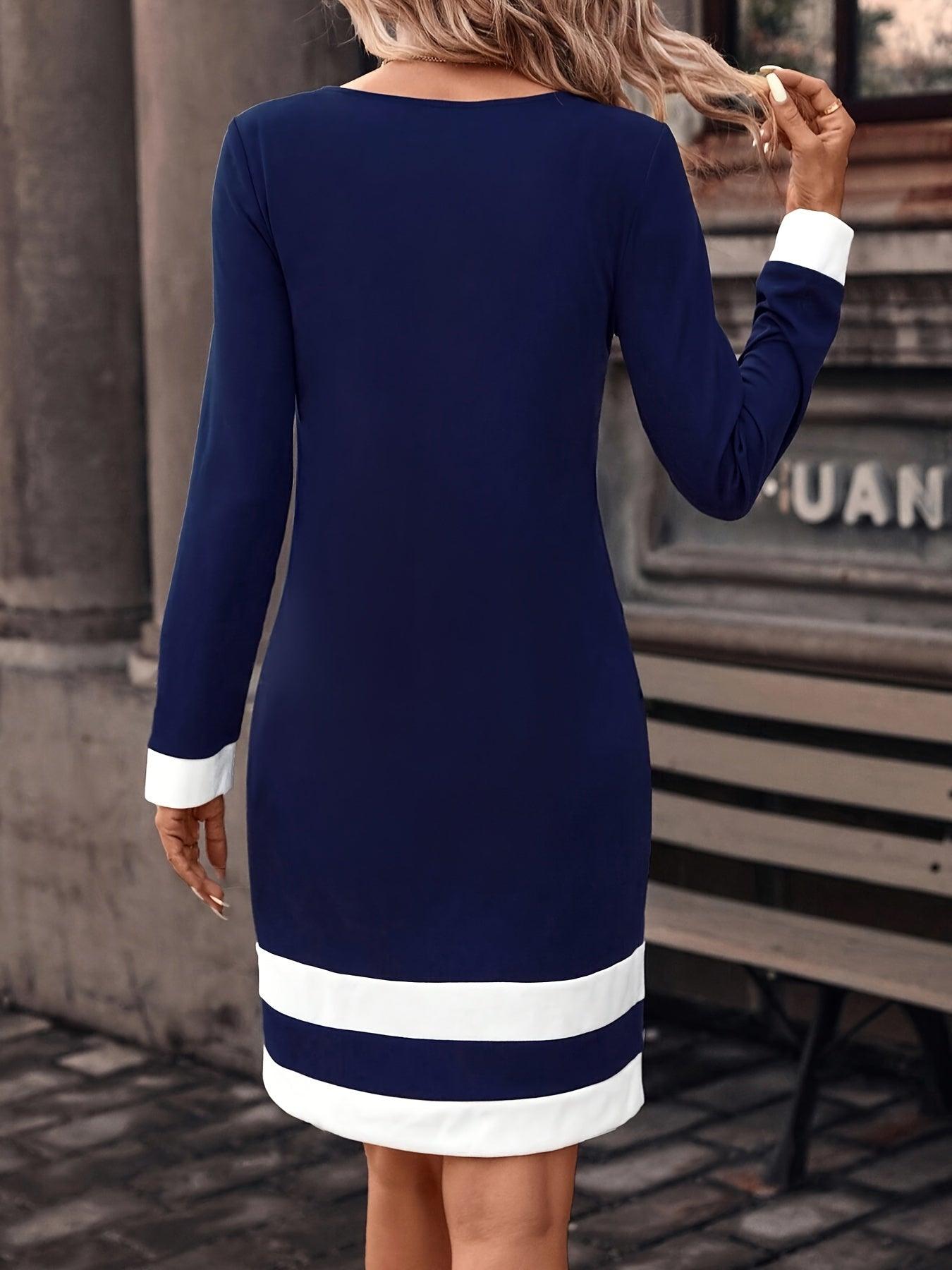 Vestido Listrado de Gola Redonda