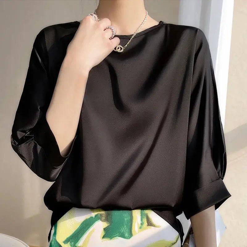 Camiseta de meia manga de seda cetim feminina, camiseta básica, decote em v casual, camisas finas para senhoras, blusas soltas, monocromáticas, verão, nova, 2023