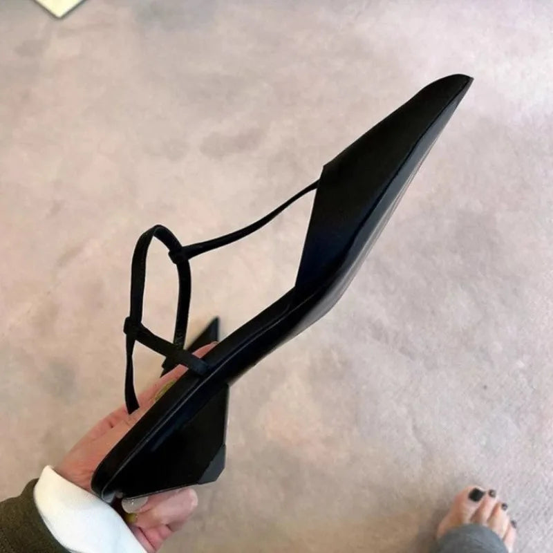 Sandálias sexy de dedo apontado para mulheres, salto baixo confortável, sandália na moda, versátil, bombas de tamanho grande, sapatos de marca