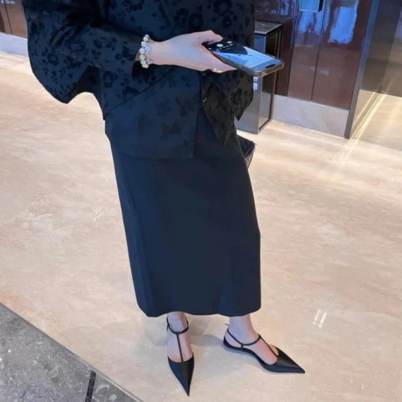 Sandálias sexy de dedo apontado para mulheres, salto baixo confortável, sandália na moda, versátil, bombas de tamanho grande, sapatos de marca
