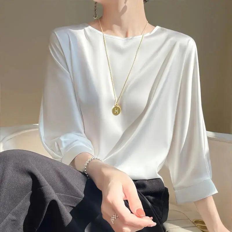 Camiseta de meia manga de seda cetim feminina, camiseta básica, decote em v casual, camisas finas para senhoras, blusas soltas, monocromáticas, verão, nova, 2023